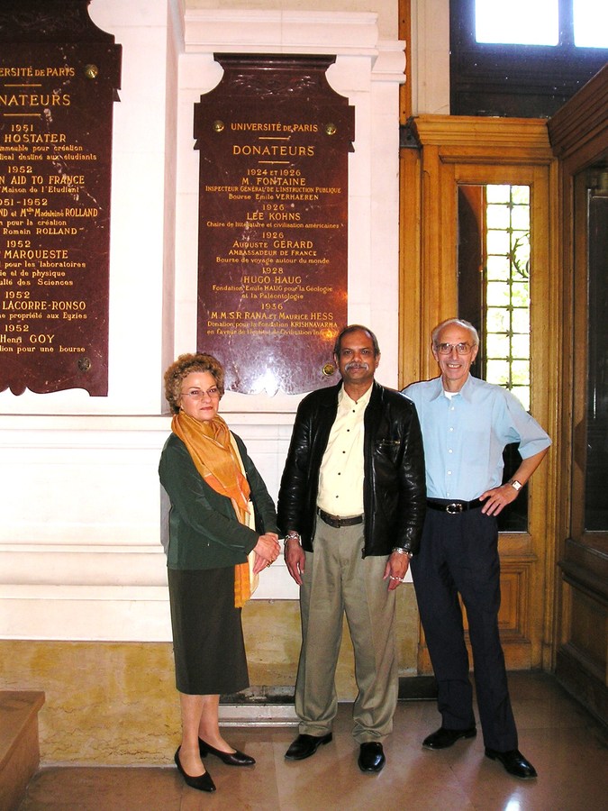 MR HEMANTKUMAR G PADHYA, DR FITZMAN AND DR ISABELL AT  PANDIT SHYAMAJI'S MEMORIAL PLAQUE IN THE HALL OF FAME AT COLLEGE DE FRANCE, SORBONNE UNIVERSITY, PARISH, FRANCE